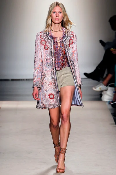 Look 16
